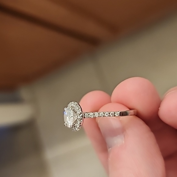 engagement ring - Picture 3 of 3